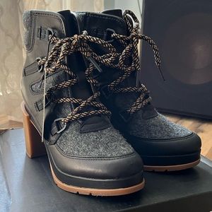 NWT (but scuffed as pictured) Sorel Blake Lace Boot / Bootie in black